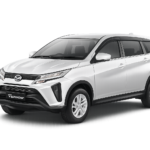 Daihatsu Terios putih tampak serong depan dan samping untuk layanan sewa mobil Bandung dengan driver profesional