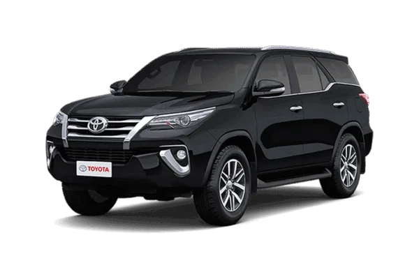 Toyota Fortuner hitam tampak serong depan dan samping untuk layanan sewa mobil premium Bandung dengan driver profesional